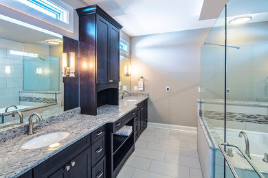 Example of an arts and crafts bathroom design in New York