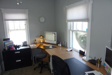 Example of a classic home office design in New York