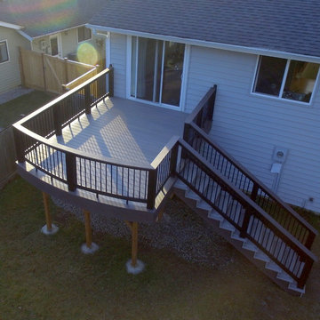 Contemporary Deck in Kirkland, Juanita