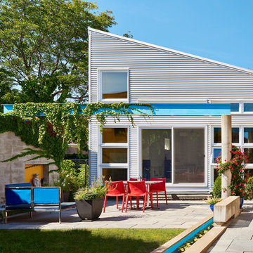 Vanier Triangular Home