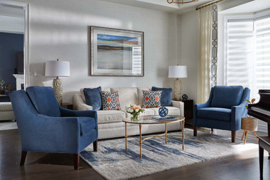 Example of a transitional living room design in Toronto