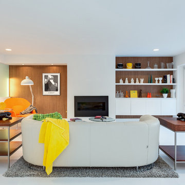 Contemporary Living Room with Built-In Shelving — Bird Key Sarasota