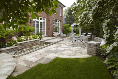 Photo of a traditional landscaping in Toronto.