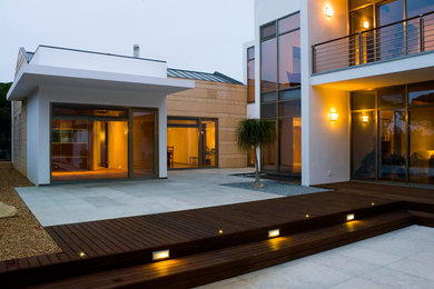 Photo of a contemporary deck in Geelong.