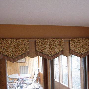 Valances, single-point banners