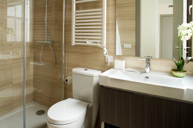 Bathroom - modern bathroom idea in Miami