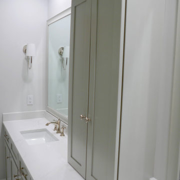 Wolf Bend Master Bathroom