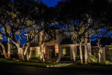 Design ideas for a mid-sized contemporary full sun front yard gravel landscaping in Austin for spring.