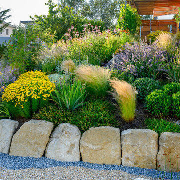 Naturpool und Gartenteich in Hanglage – ruhiger Familiengarten in Loipersbach