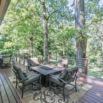 Deck with conduit rail