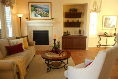 Example of a classic home design design in San Diego