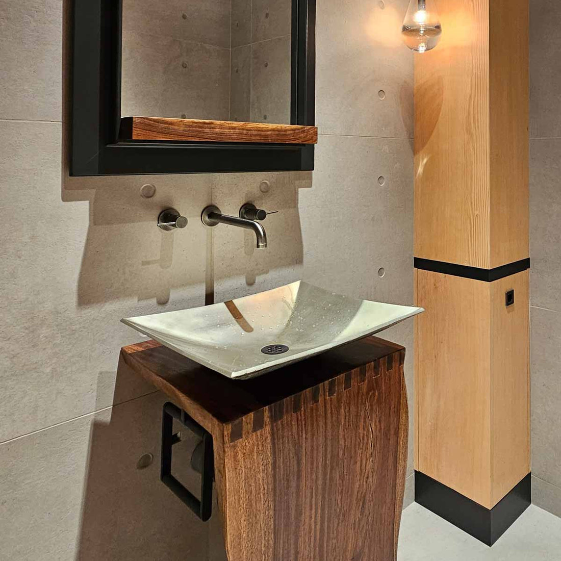 Minimal Bathroom
