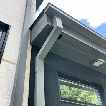 Seamless aluminum box gutter with Smooth square downspouts