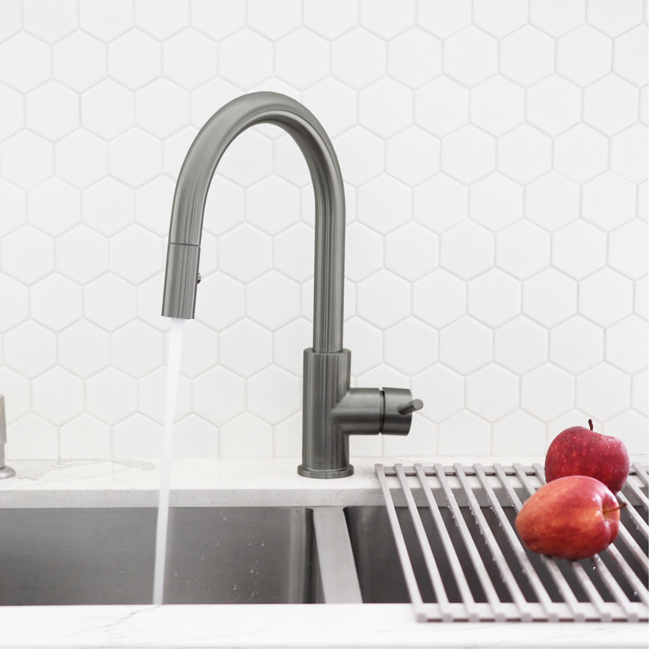 STYLISH Modern Single Handle Pull down Sprayer Kitchen Faucet in Gunmetal