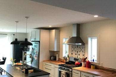 Example of a transitional kitchen design in Burlington