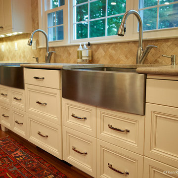 Exceptional Entertaining kitchen/ Living area