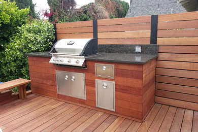 Deck - contemporary deck idea in Los Angeles