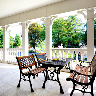 東京都下の大きいヴィクトリアン調のおしゃれなテラス・中庭の写真