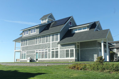 Beach style exterior home photo in Bridgeport