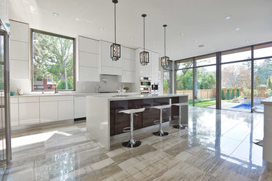 Inspiration for a contemporary kitchen remodel in Toronto