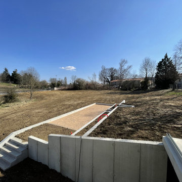 (Chantier en cours) Maison contemporaine en béton banché et bardage bois