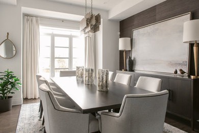 Dining room photo in Toronto