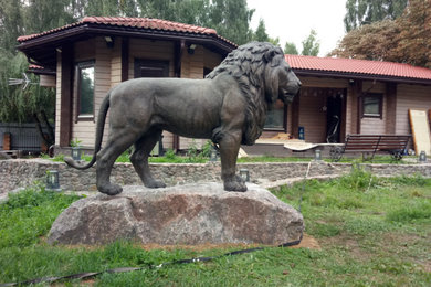 Бронзовая скульптура " Лев"