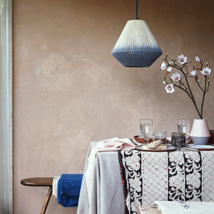 Rustikale Esszimmer mit rosa Wandfarbe Ideen, Design & Bilder - August