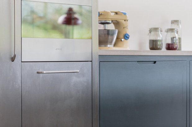 Contemporary Kitchen by Sustainable Kitchens