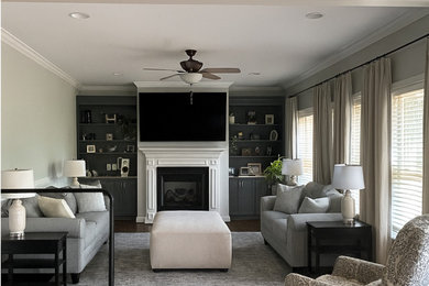 Example of a transitional living room design in Richmond