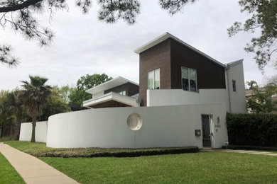 Exterior home photo in Houston