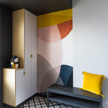 Contemporary Entry by Bulles & Taille-crayon
