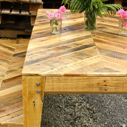 Chevron design Pallet table and bench - Dining Tables