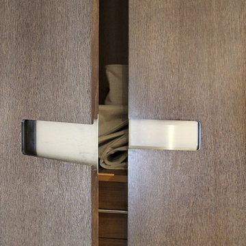 ANTICO STYLE OAK VENEER DOORS WITH STAINLESS STEEL HANDLES, CANARY WHARF