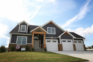 Example of an exterior home design in Chicago