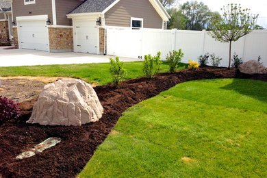 Photo of a mid-sized front yard landscaping in Salt Lake City.
