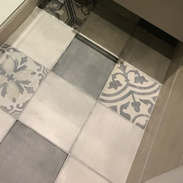 Salle de bains imitation carreaux de ciment mixés avec 30x60