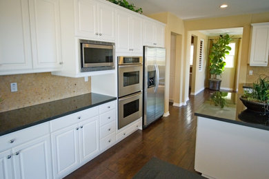 Example of a classic kitchen design in New York