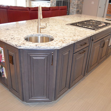 Transitional New Constrn. Kitchen w/ Chantilly & Pebble with Black glaze Island
