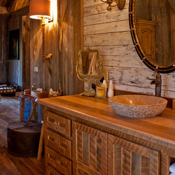 Reclaimed and Rustic Materials Make A Cabin Cozy