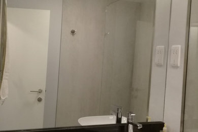ケントにあるおしゃれな浴室の写真
