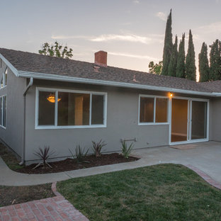 オレンジカウンティのコンテンポラリースタイルのおしゃれな住宅の外観の写真