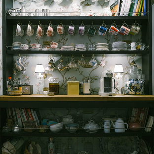 Shabby-chic style kitchen pantry ideas - Cottage chic kitchen pantry photo in Madrid