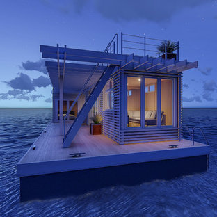 他の地域のモダンスタイルのおしゃれな家の外観 (木材サイディング、陸屋根、戸建、緑化屋根) の写真