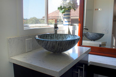 Example of a bathroom design in San Diego