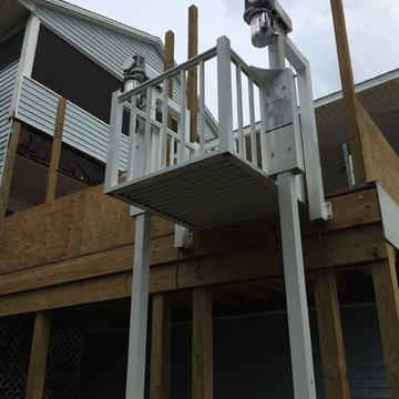 Covered Deck with Cargo Lift System