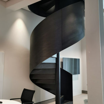 Spindeltreppe Rohstahloptik