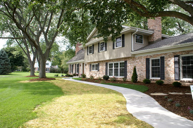 Elegant exterior home photo in Milwaukee