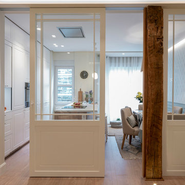 Reforma integral de vivienda en Bilbao: puerta corredera separadora
