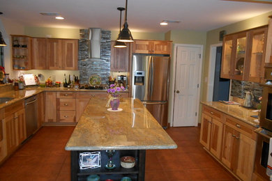 Example of an arts and crafts kitchen design in Miami